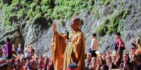 MƯỜI SÁU NĂM TRỞ VỀ ĐỘNG HƯƠNG TÍCH – CÒN GÌ ĐẸP HƠN KHI GIỮA NHÂN GIAN… VẪN CÒN CÓ NHỮNG ĐẠO TRÀNG NHƯ THẾ